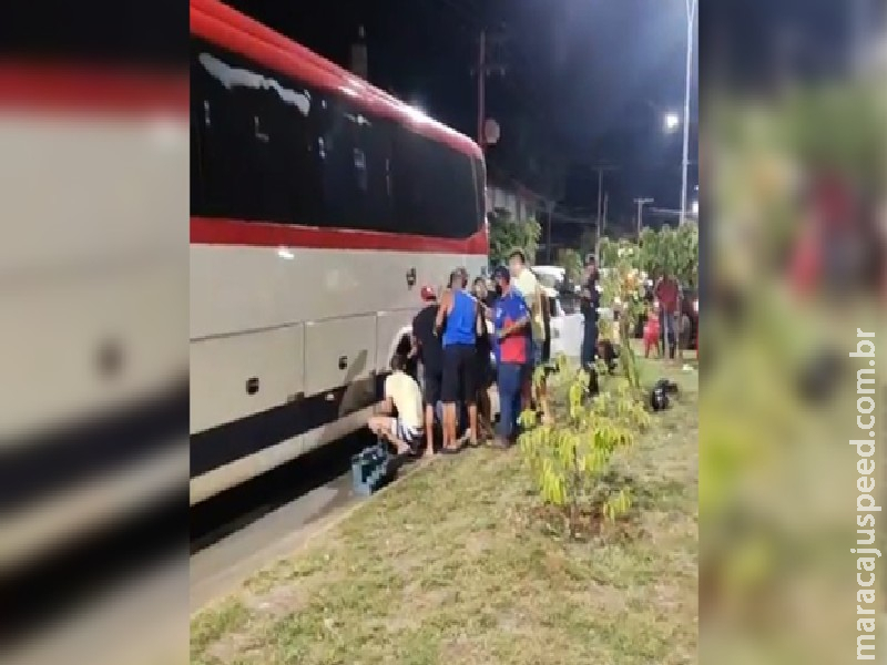 Equipamento cede e mecânico fica preso embaixo de ônibus em Três Lagoas