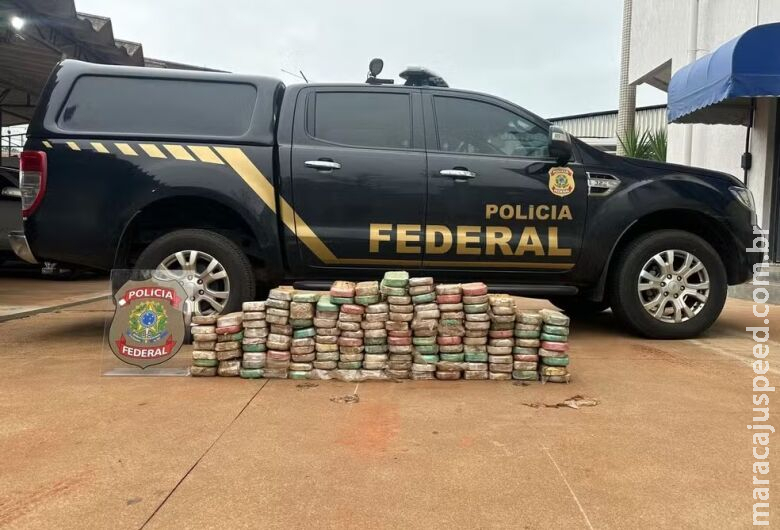Flagrado usando entorpecente, motorista é preso com 150kg de cocaína em veículo Flagrado usando entorpecente, motorista é preso com 150kg de cocaína em veículo