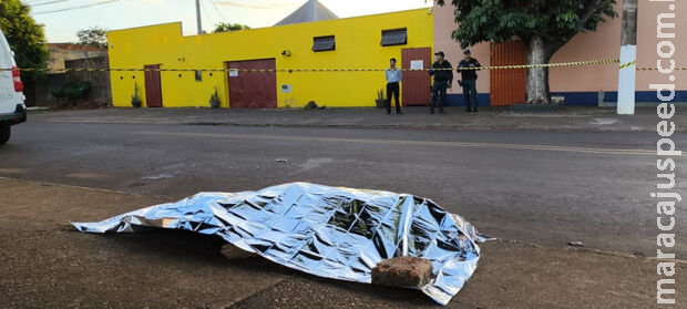 Homem é assassinado a facadas em Dourados Homem é assassinado a facadas em Dourados
