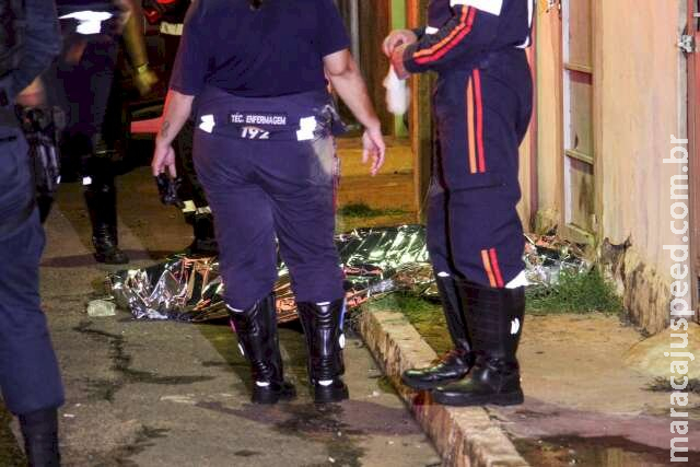 Jovem é baleado na cabeça e morre no Bairro Aero Rancho Jovem é baleado na cabeça e morre no Bairro Aero Rancho