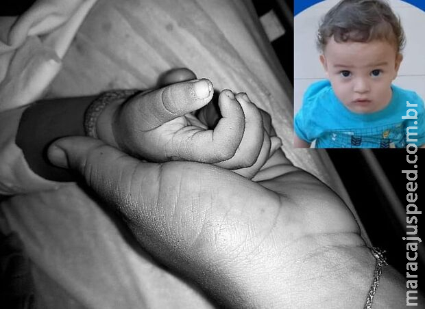 Mãe de bebê engastado comove ao se despedir do filho: Mãe de bebê engastado comove ao se despedir do filho:
