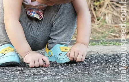 Mãe embriagada deixa criança de 3 anos vagando pelas ruas de Campo Grande