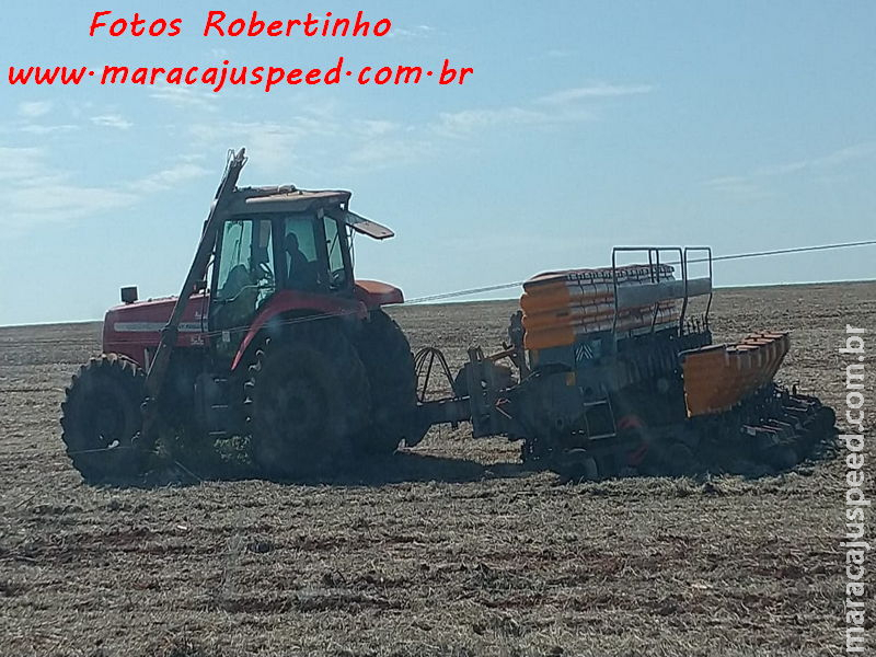 Maracaju: Urgente - Corpo de Bombeiros atendem neste momento ocorrência em área rural, onde tratorista está preso em trator que se encontra energizado Maracaju: Urgente - Corpo de Bombeiros atendem neste momento ocorrência em área rural, onde tratorista está preso em trator que se encontra energizado