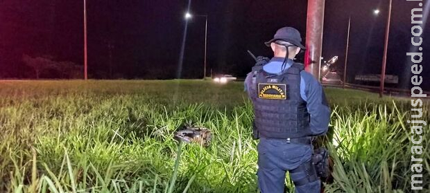 Motociclista passa reto em rotatória, bate em poste e morre em Dourados Motociclista passa reto em rotatória, bate em poste e morre em Dourados