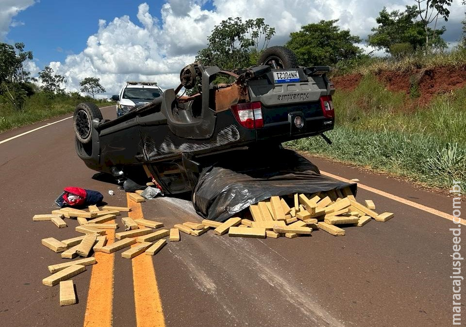 Motorista capota carro carregado com drogas em Caarapó e foge