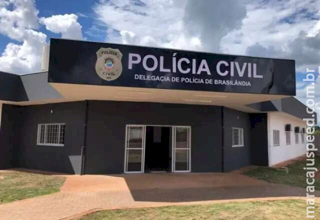 Mulher escapa de cárcere com os filhos e pede ajuda em escola em MS Mulher escapa de cárcere com os filhos e pede ajuda em escola em MS