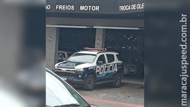 Mulher tem carro retido após cobrança abusiva e dono de loja de pneus vai preso na Zahran Mulher tem carro retido após cobrança abusiva e dono de loja de pneus vai preso na Zahran