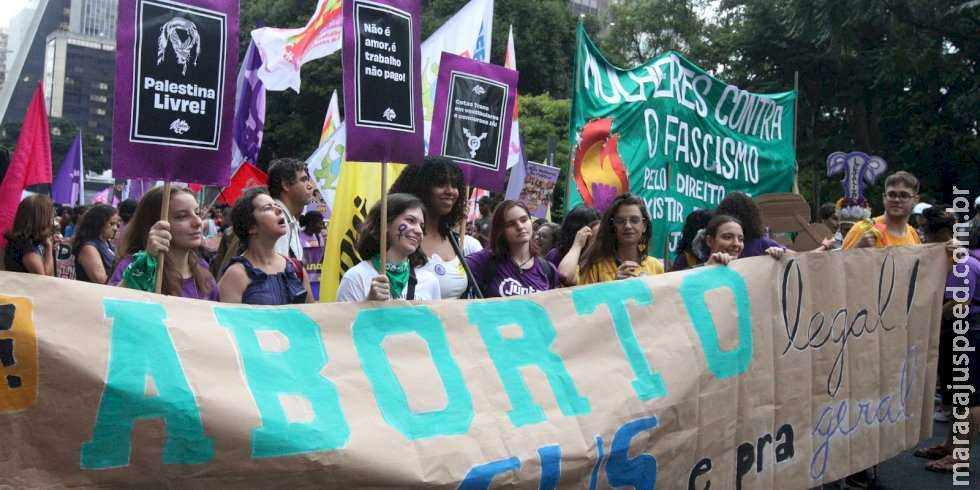 Na Paulista, marcha pede legalização do aborto e igualdade de gênero Na Paulista, marcha pede legalização do aborto e igualdade de gênero