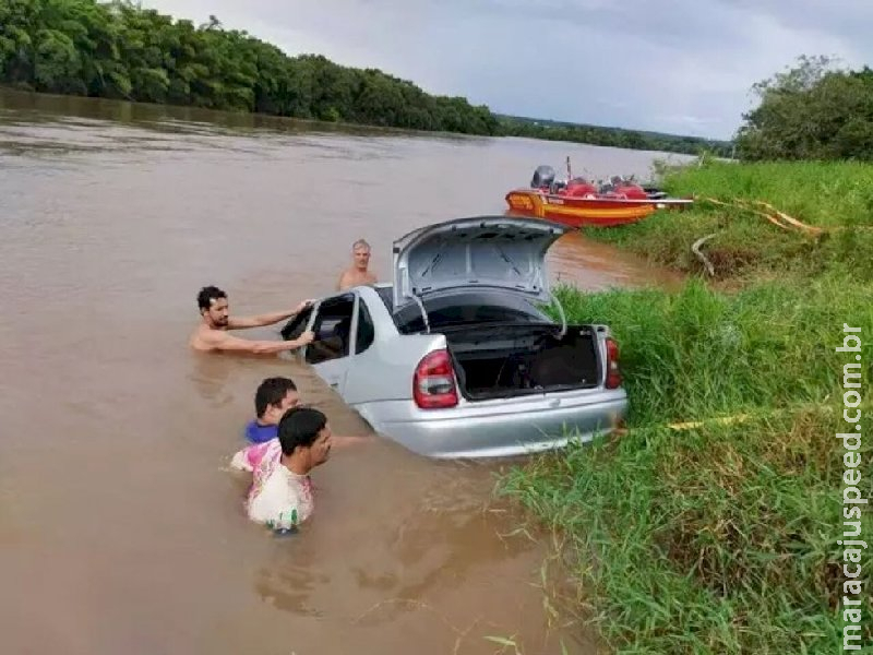 Perdido na cidade, motorista cai com carro em rio em MS