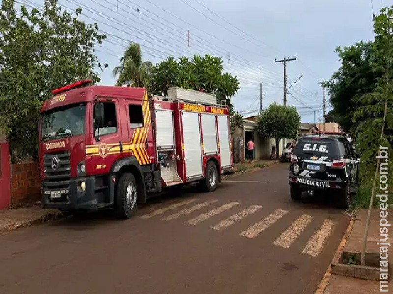 Polícia escava quintal em busca por pintor que sumiu após briga por herança Polícia escava quintal em busca por pintor que sumiu após briga por herança