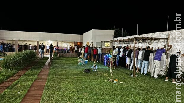 Polícia fecha festa e prende quatro por tráfico e por fornecer álcool a menores em Nova Alvorada Polícia fecha festa e prende quatro por tráfico e por fornecer álcool a menores em Nova Alvorada