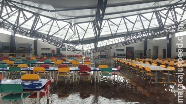 Teto de creche desaba e causa interdição temporária em Chapadão do Sul