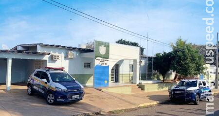 Jovem é agredido com golpes de facão no rosto em praça de Camapuã