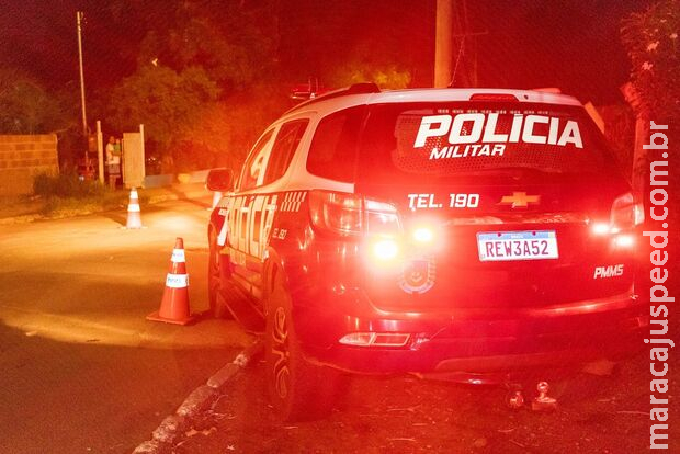 Briga entre vizinhos acaba em caiderada na cabeça no Tiradentes Briga entre vizinhos acaba em caiderada na cabeça no Tiradentes