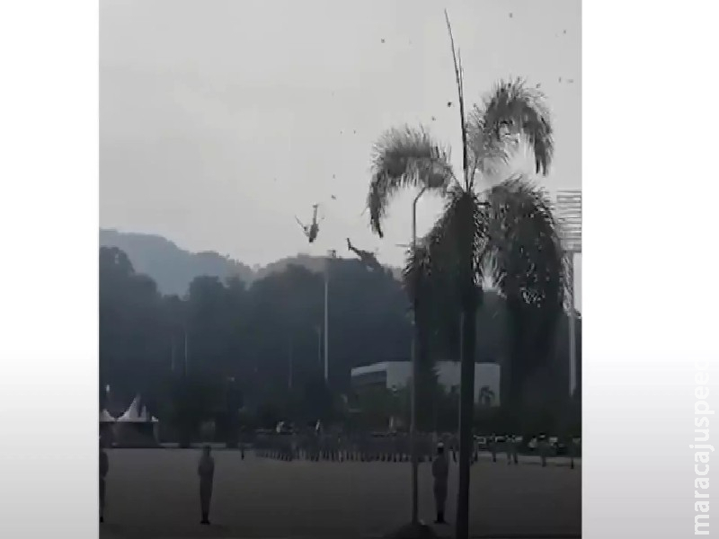 Colisão entre helicópteros militares deixa 10 mortos na Malásia Colisão entre helicópteros militares deixa 10 mortos na Malásia