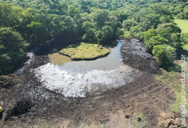 Construção de açude é paralisada e proprietário autuado Construção de açude é paralisada e proprietário autuado