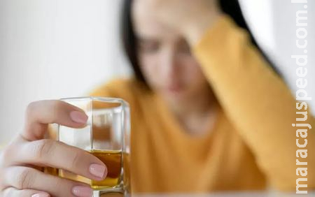 Crescem doenças entre mulheres relacionadas ao uso de álcool; pandemia colaborou Crescem doenças entre mulheres relacionadas ao uso de álcool; pandemia colaborou
