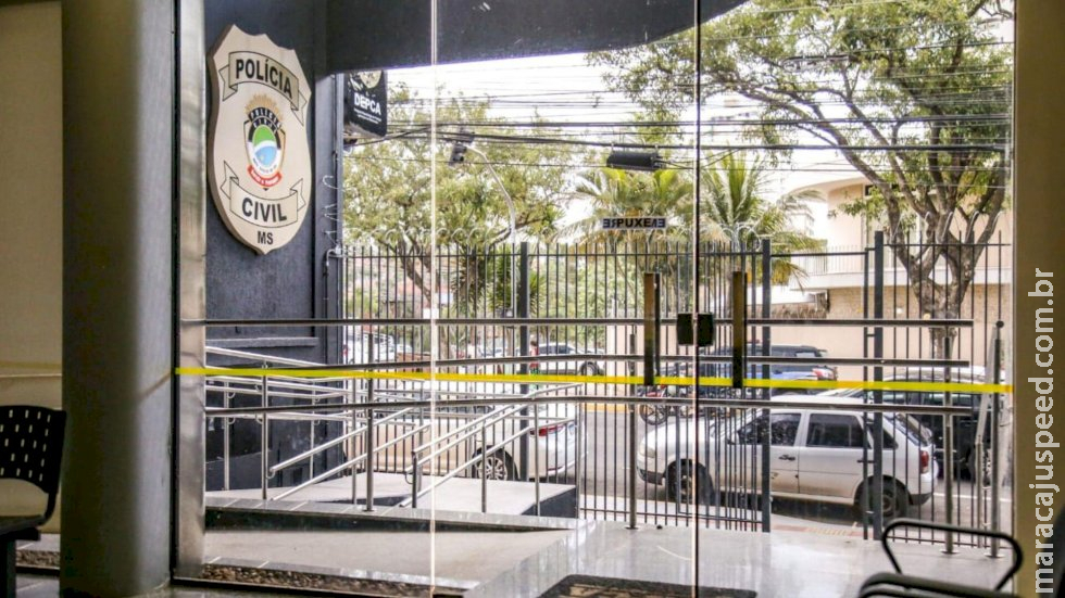 Crianças são encontradas em casa insalubre, sem comida depois de serem abandonada por mãe em Campo Grande Crianças são encontradas em casa insalubre, sem comida depois de serem abandonada por mãe em Campo Grande