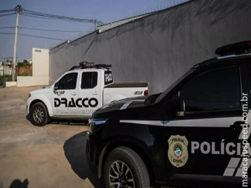 Dupla do PCC é presa após tentar atirar e atropelar policiais no Jardim Mansour Dupla do PCC é presa após tentar atirar e atropelar policiais no Jardim Mansour