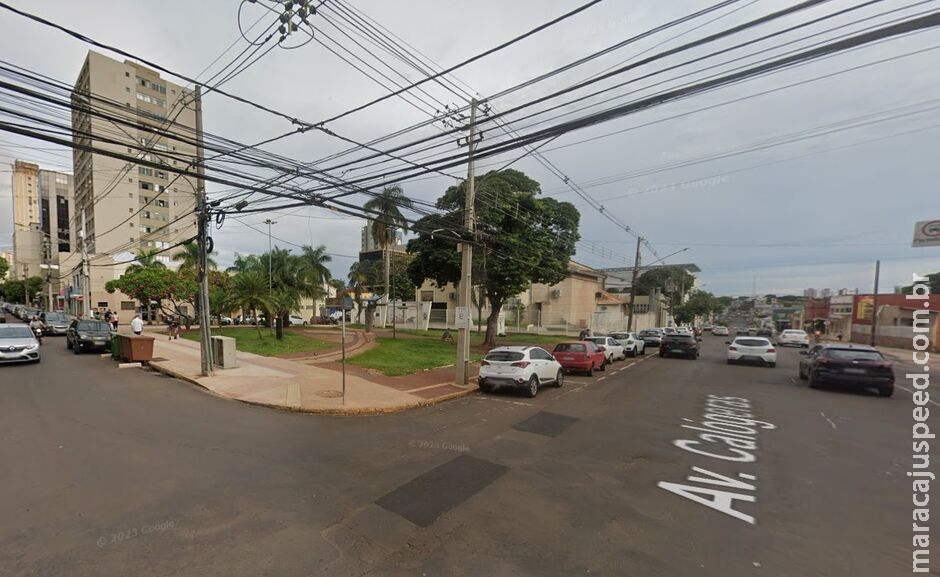Homem é esfaqueado na Av Calógeras Homem é esfaqueado na Av Calógeras