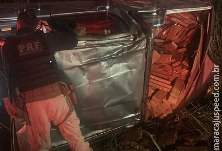 Homem é preso após capotar caminhonete com mais de 1,6 t de maconha Homem é preso após capotar caminhonete com mais de 1,6 t de maconha