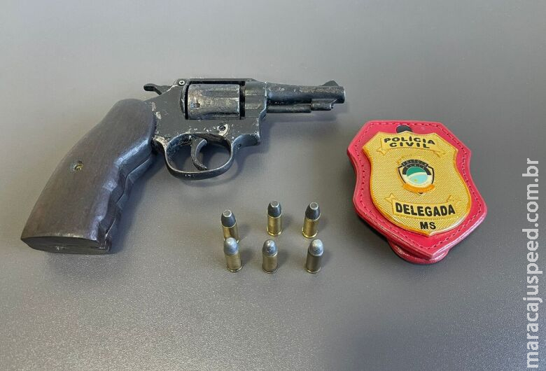 Homem é preso portando arma de fogo escondida em colchão Homem é preso portando arma de fogo escondida em colchão