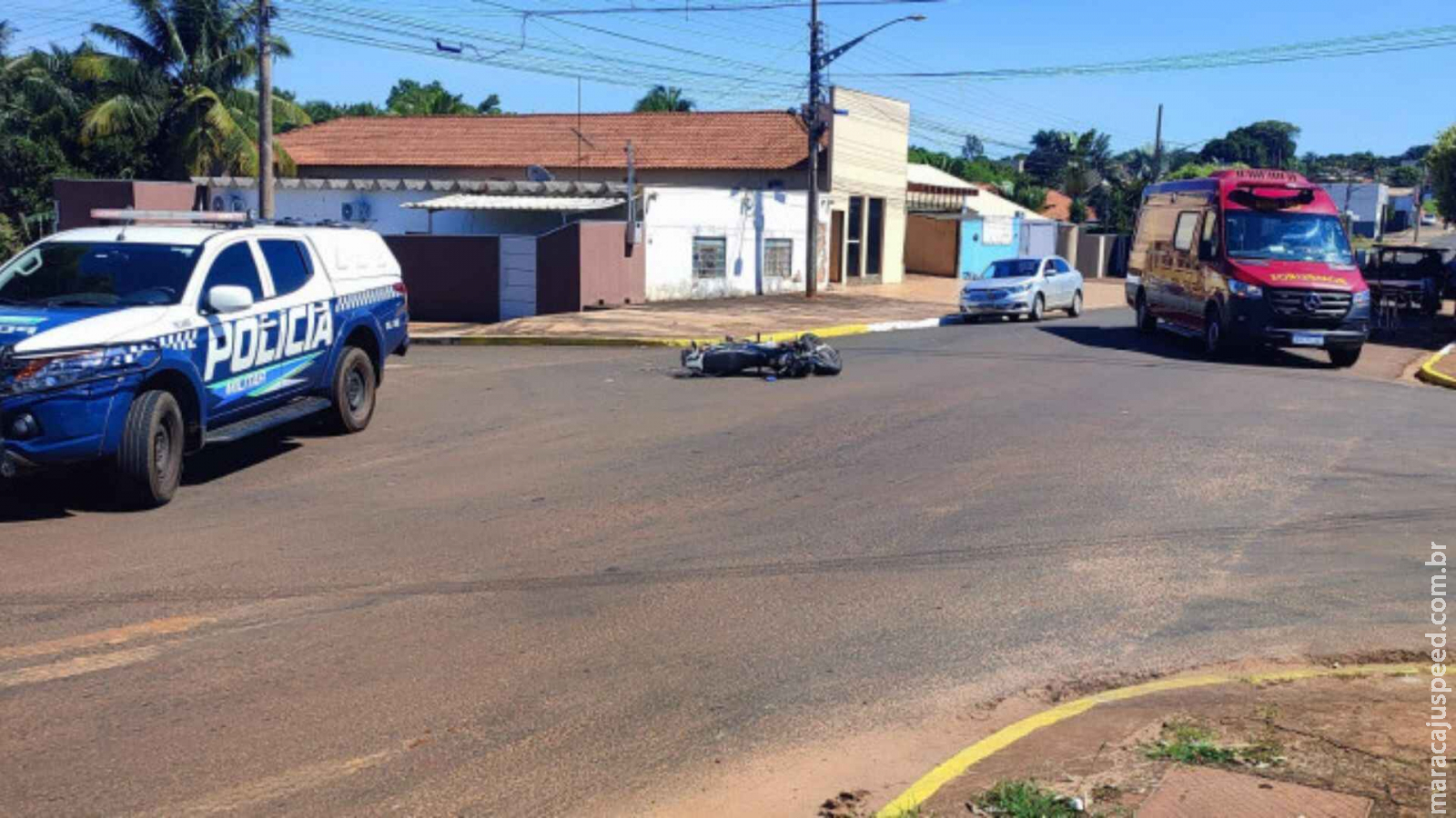 Idoso fica ferido após colisão entre carro e moto em Costa Rica