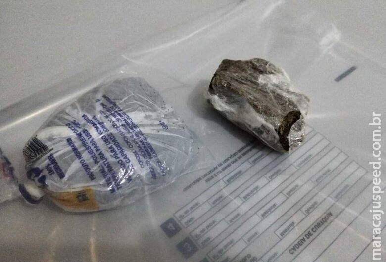Internos do semiaberto são flagrados com drogas presas ao corpo Internos do semiaberto são flagrados com drogas presas ao corpo
