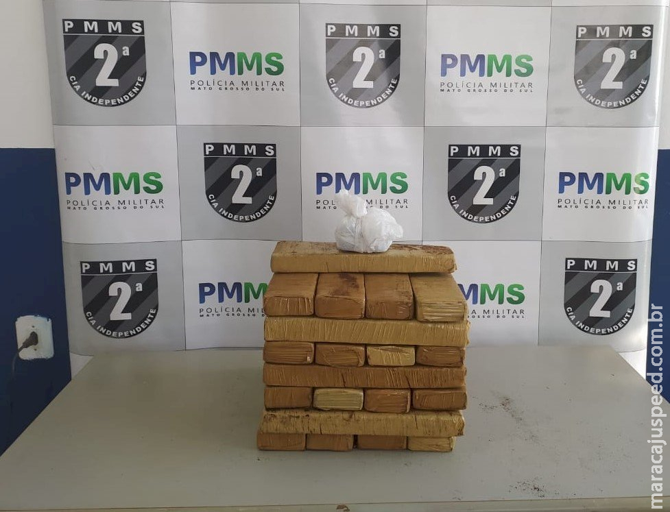 Jovens são presas pela PM ao serem flagradas com quase 30 kg de maconha no terminal de Caarapó Jovens são presas pela PM ao serem flagradas com quase 30 kg de maconha no terminal de Caarapó