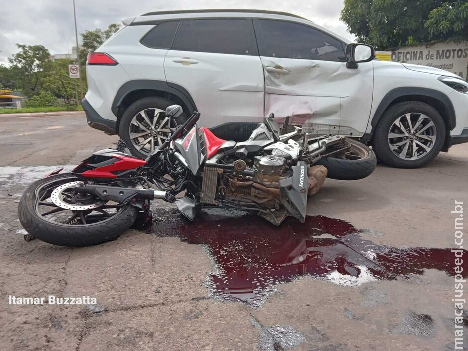 Moto parte ao meio em grave batida com carro na Vila Albuquerque Moto parte ao meio em grave batida com carro na Vila Albuquerque
