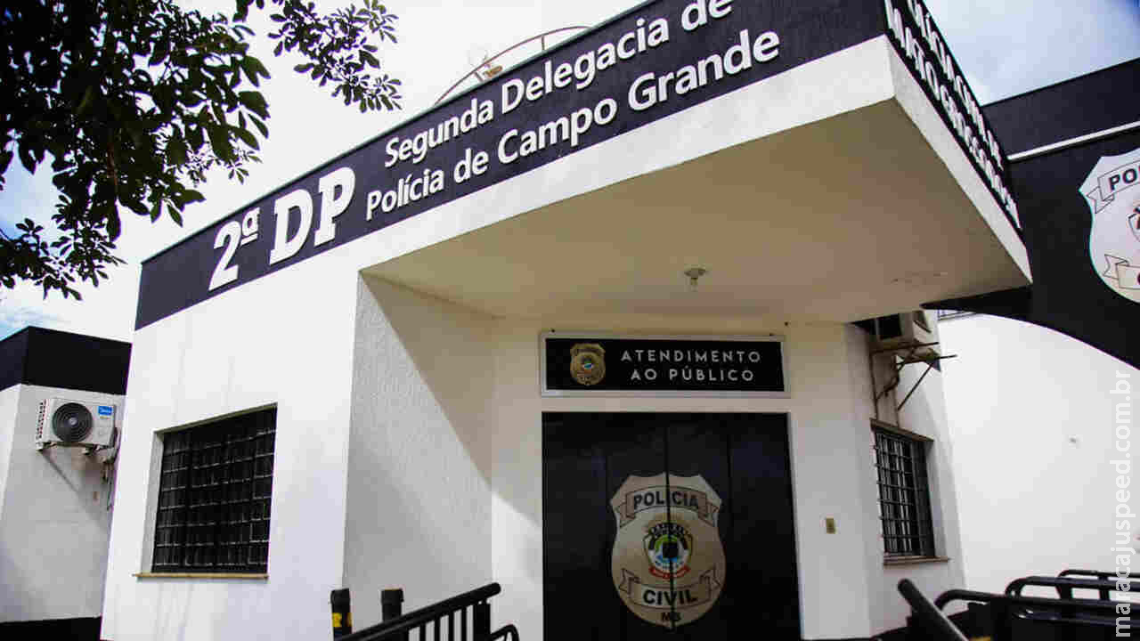 Mulher dá carona a desconhecido e pula de carro em movimento durante roubo em Campo Grande Mulher dá carona a desconhecido e pula de carro em movimento durante roubo em Campo Grande