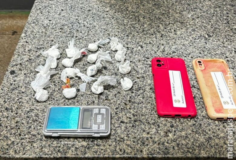 Mulher é presa com 16 Mulher é presa com 16