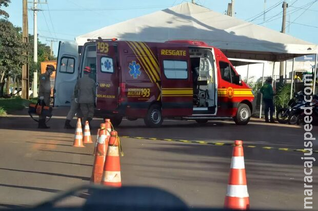 Mulher fica ferida após cair da garupa de moto em Chapadão do Sul Mulher fica ferida após cair da garupa de moto em Chapadão do Sul