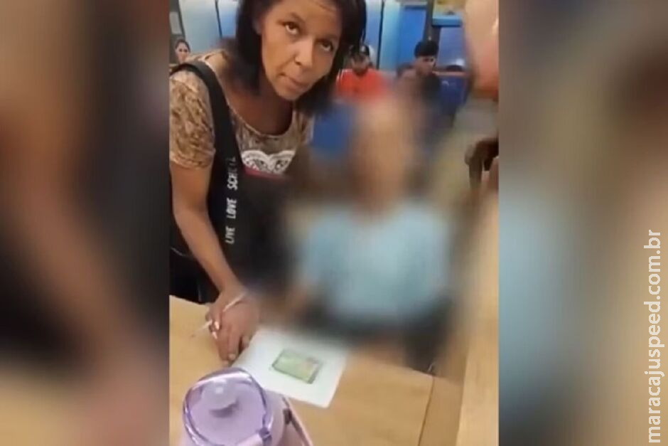 Mulher leva cadáver para sacar R$ 17 mil em banco no Rio de Janeiro Mulher leva cadáver para sacar R$ 17 mil em banco no Rio de Janeiro