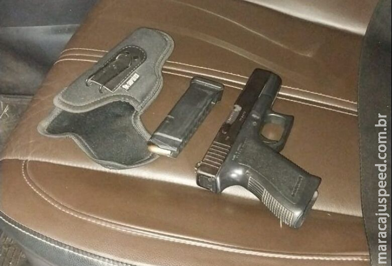 Polícia apreende pistola durante cumprimento de mandado de busca e apreensão Polícia apreende pistola durante cumprimento de mandado de busca e apreensão