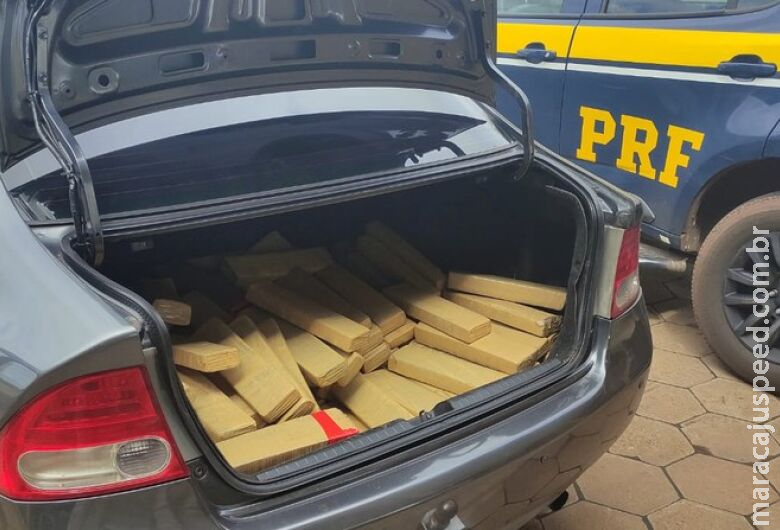 Polícia recupera carro roubado e apreende droga em Bataguassu Polícia recupera carro roubado e apreende droga em Bataguassu