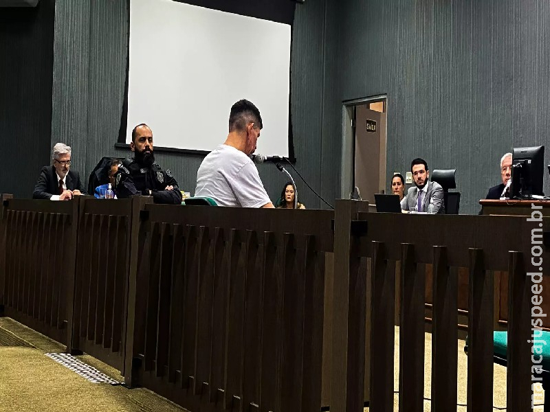 Réu fica em silêncio após esfaquear ex-esposa por suposta traição e tentar tirar a própria vida Réu fica em silêncio após esfaquear ex-esposa por suposta traição e tentar tirar a própria vida