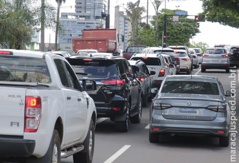 Veículos com placa final 1 e 2 devem se regularizar em abril