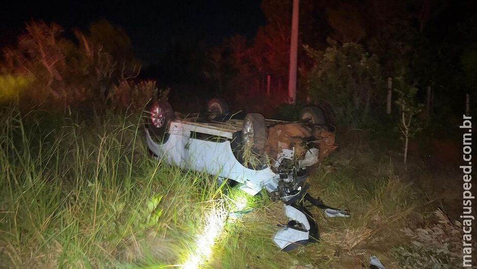 Acidente envolvendo animal silvestre deixa carro destruído em Santa Rita do Pardo