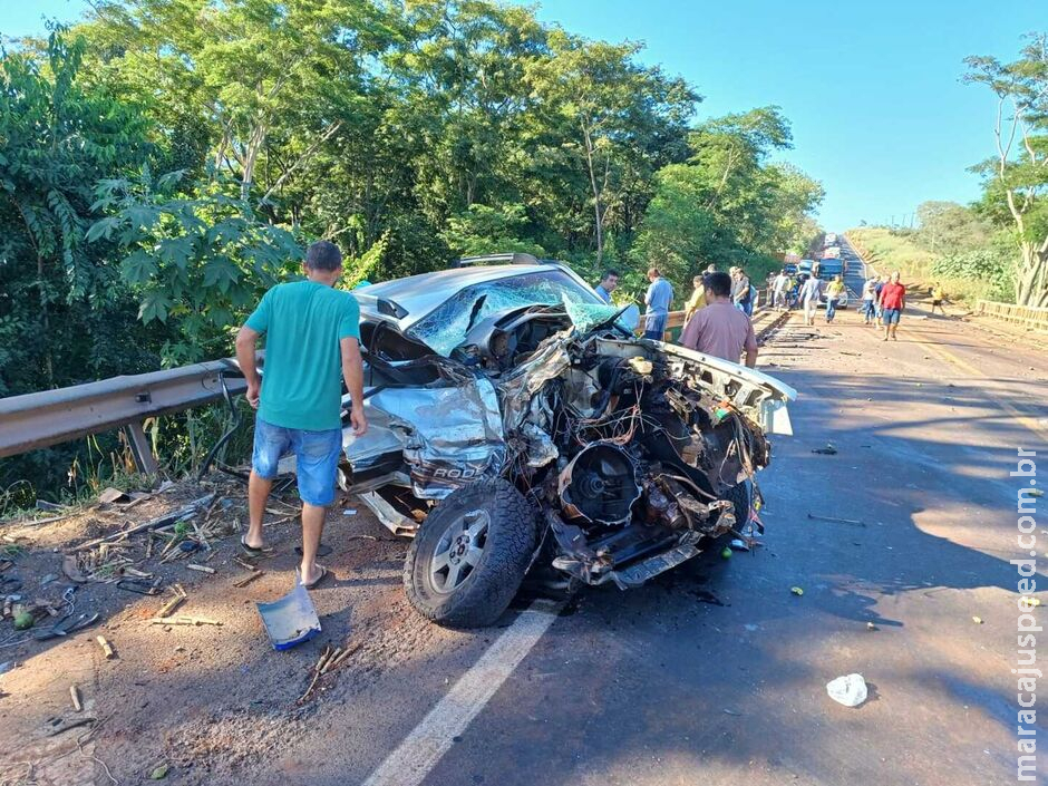 Acidente triplo mata um e deixa três feridos na BR-158 Acidente triplo mata um e deixa três feridos na BR-158