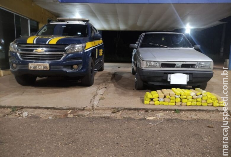 Após demonstrar nervosismo em abordagem, homem é preso com drogas em carro Após demonstrar nervosismo em abordagem, homem é preso com drogas em carro