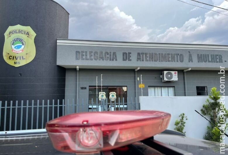Após perseguir a ex-mulher com facão no carro, homem é preso Após perseguir a ex-mulher com facão no carro, homem é preso
