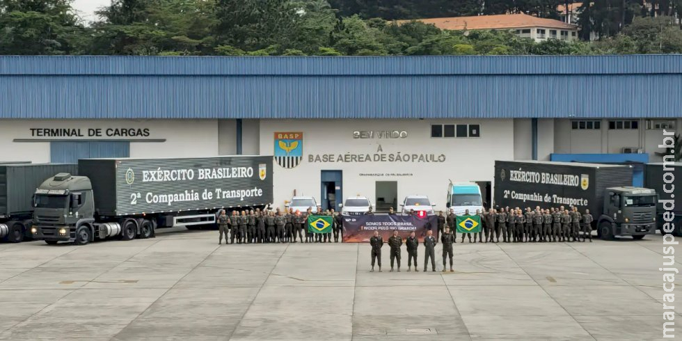 Caminhões levam 200 toneladas de doações para vítimas das chuvas Caminhões levam 200 toneladas de doações para vítimas das chuvas