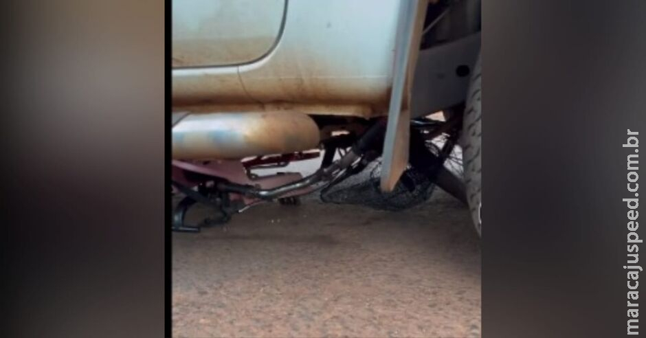 Caminhonete avança preferencial e atropela mulher e criança em bicicleta em Sidrolândia Caminhonete avança preferencial e atropela mulher e criança em bicicleta em Sidrolândia