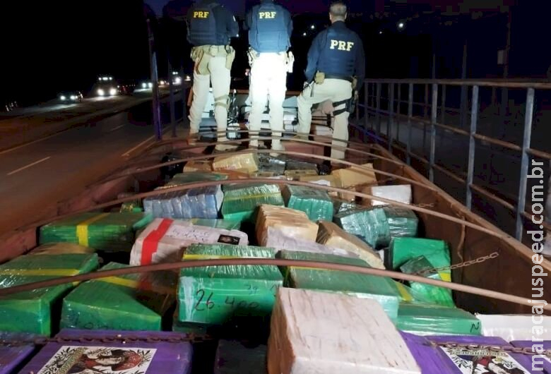 Carreta carregada com armas e mais de 26 toneladas de maconha é apreendida na MS-295 Carreta carregada com armas e mais de 26 toneladas de maconha é apreendida na MS-295