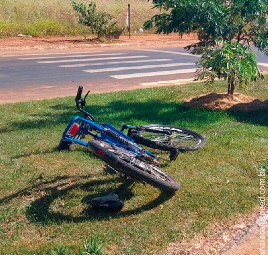 Ciclista sofre traumatismo craniano após ser atingida por carro em Chapadão do Sul Ciclista sofre traumatismo craniano após ser atingida por carro em Chapadão do Sul