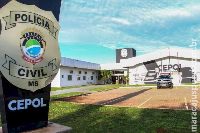Com vítima trancada no banheiro, invasor armado com faca destrói casa Com vítima trancada no banheiro, invasor armado com faca destrói casa