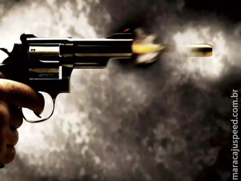 Comerciante é preso com duas armas de fogo após disparar contra portão da própria casa no Guanandi Comerciante é preso com duas armas de fogo após disparar contra portão da própria casa no Guanandi