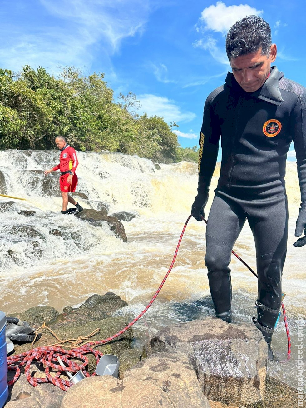 Corpo de jovem que se afogou em cachoeira de Juti continua desaparecido Corpo de jovem que se afogou em cachoeira de Juti continua desaparecido