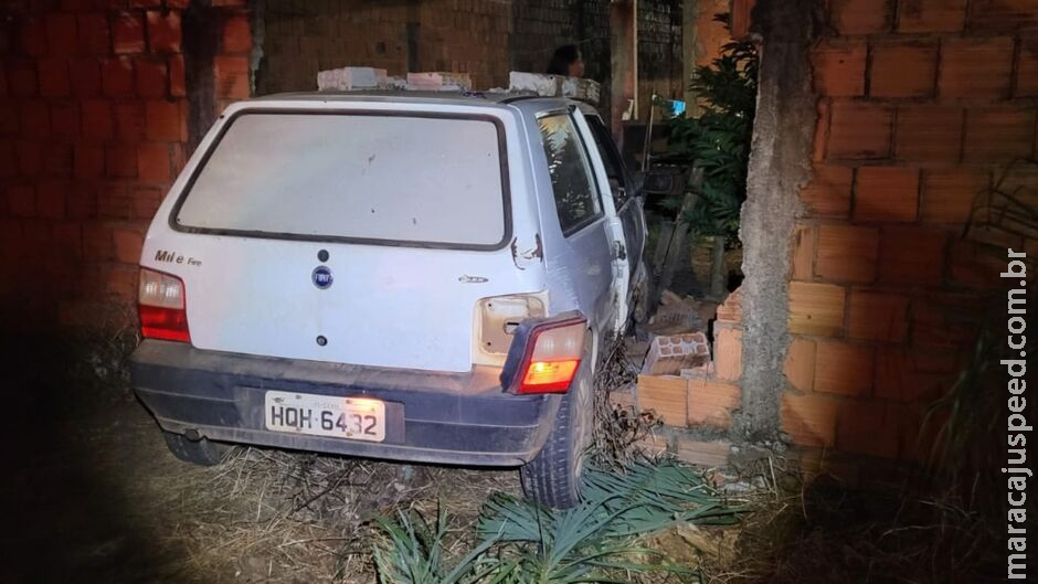 Criminosos entram em secretaria de obras, furtam carros e veículo invade casa em Coxim Criminosos entram em secretaria de obras, furtam carros e veículo invade casa em Coxim
